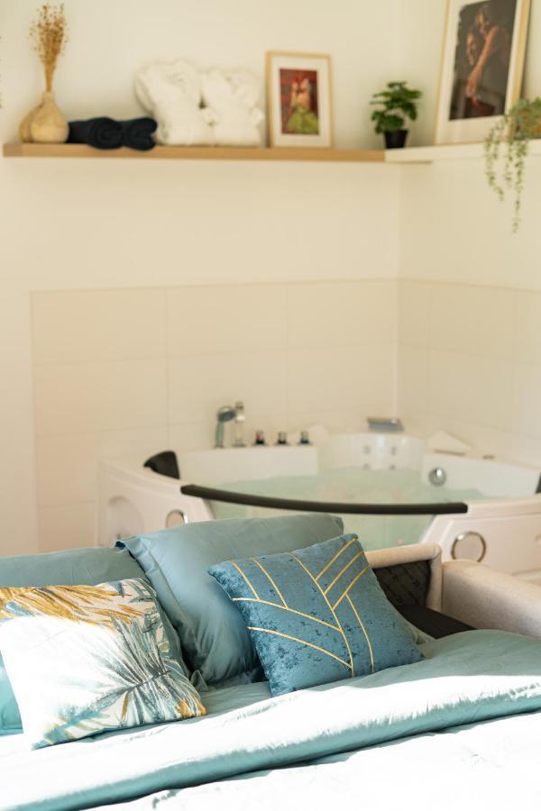 Capsule Nature & Photos - Jacuzzi - Netflix & Home Cinema - Ps5 & Jeu Thun-Saint-Martin Εξωτερικό φωτογραφία